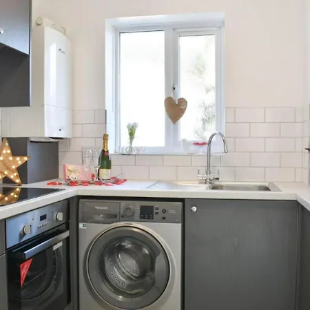 The Sashes - Stylish Apartment - Free Parking - Ultrafast Wifi - Smart Tv - Netflix - Sleeps Up To 6! Close To Poole Town Center & Sandbanks & Bournemouth Exterior foto