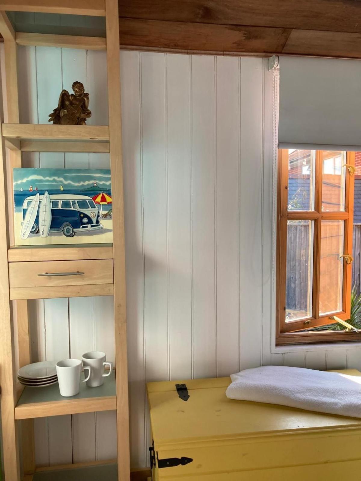 The Sashes - Stylish - Free Parking - Ultrafast Wifi - Smart Tv - Netflix - Sleeps Up To 6! Close To Town Center & Sandbanks & Bournemouth Apartment